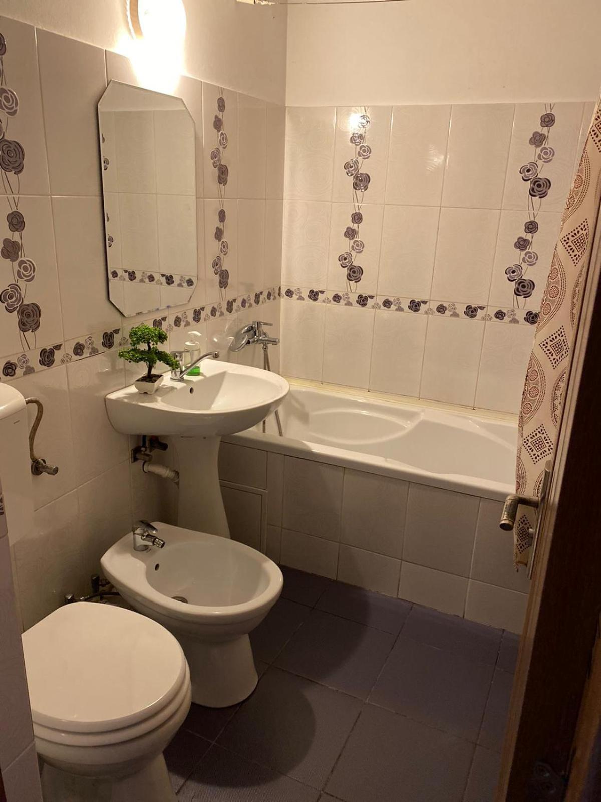 Eva Apartments Mall 90Mp Bacau Ngoại thất bức ảnh